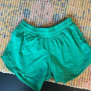 kelly green lululemon shorts